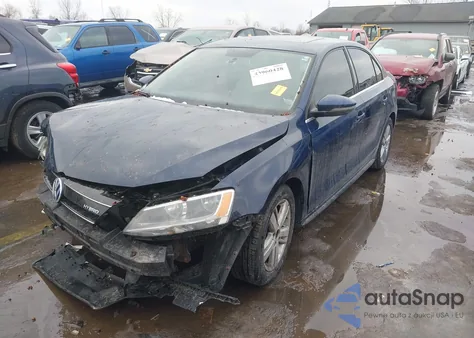 2014 Volkswagen Jetta Hybrid Sel from USA, damaged, VIN 3VW637AJ8EM215855